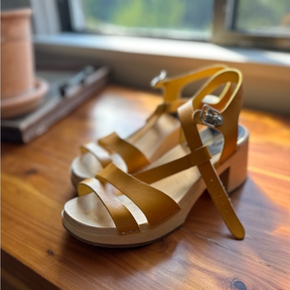 Swedish Hasbeens T strap Sandal Clogs Yellow Chunky Heel 8 - Picture 9 of 10